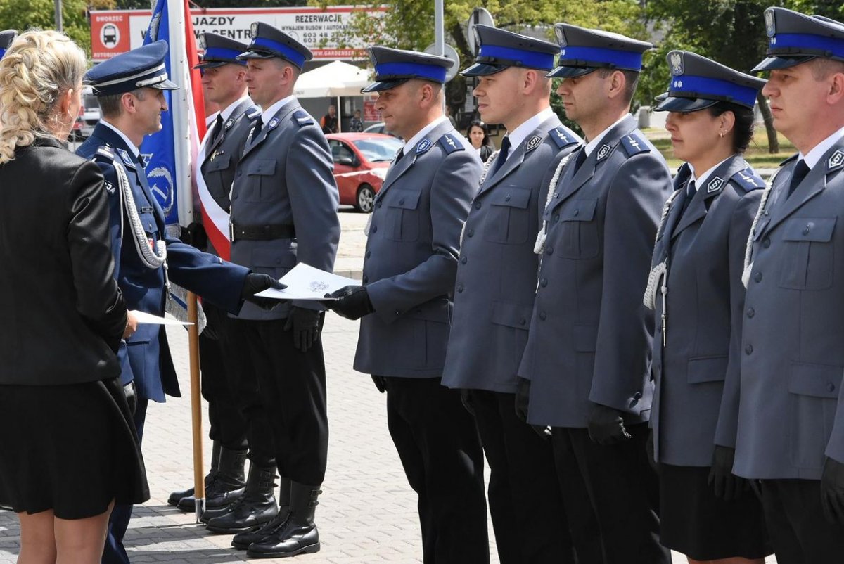 Komendant Wojewódzki Policji w Lublinie wręcza akty mianowania