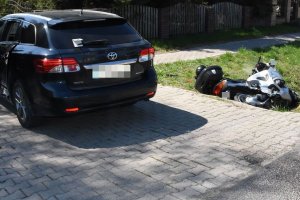 fot.: Potrącenie motocyklisty przez kierującego toyotą