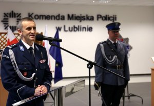 Komendant Wojewódzki Policji w Lublinie podczas przemówienia.