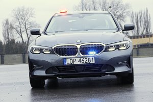 Radiowóz marki BMW.