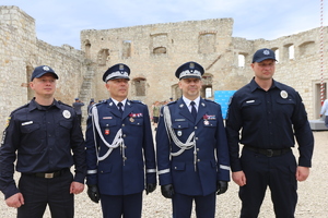 zastępca komendanta głównego policji, komendant wojewódzki policji w Lublinie oraz dwóch policjantów z Ukrainy
